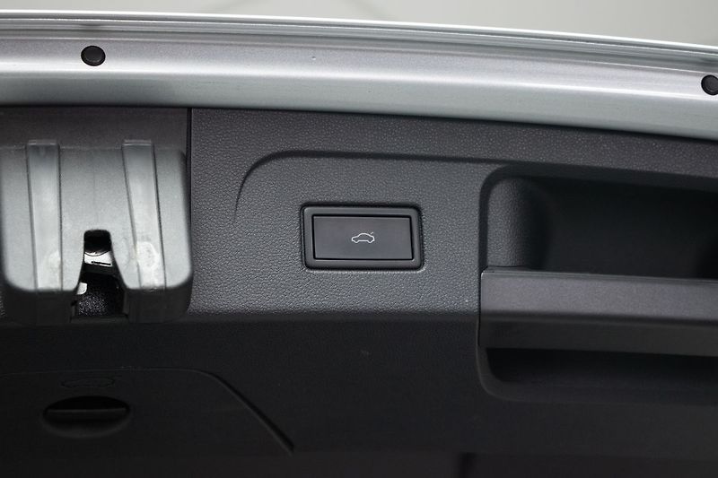 Volkswagen Touran 2.0TDI TAŽNÉ*WEBASTO*DPH*ČR 1M - fotka 49 z 51