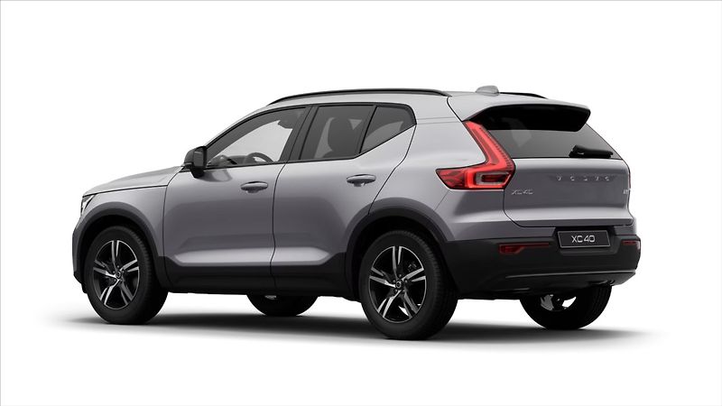Volvo XC40 (2026) 2,0 B3  Plus - fotka 2 z 9