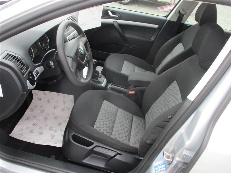 Škoda Octavia 1,4 TSI, klima, serv. kniha, - fotka 13 z 32
