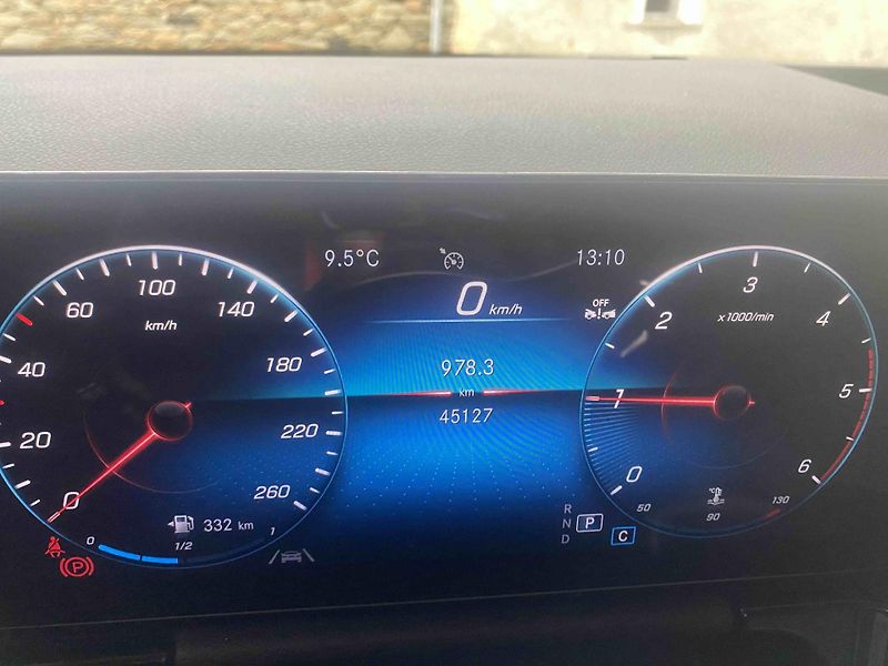 Mercedes-Benz GLA 200D 4x4 Nové v CŘ - fotka 5 z 8