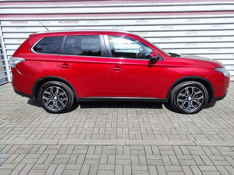 Mitsubishi Outlander 2.2D 110kW 6 st. MAN 4X4 7Míst - fotka 7 z 44