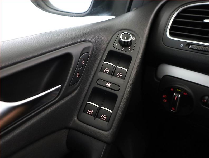 Volkswagen Golf (2010) 1.6 TDI, Tempomat - fotka 13 z 15