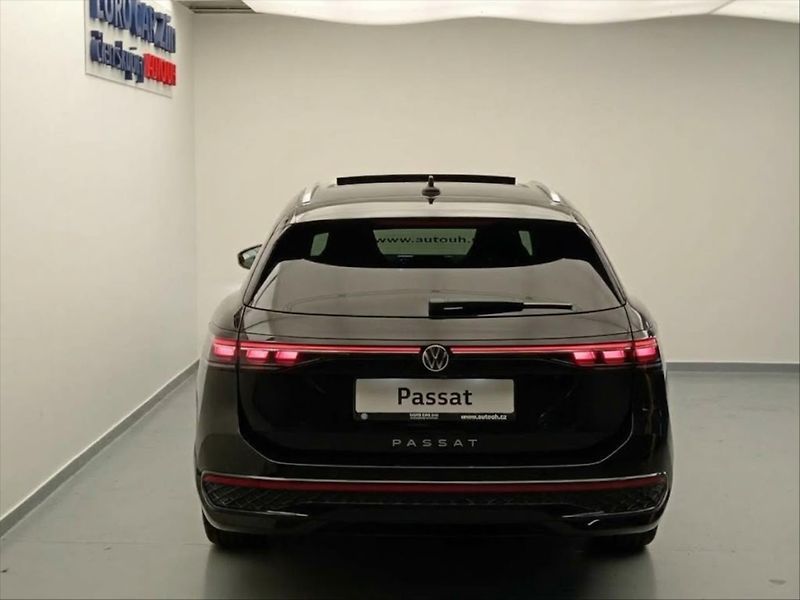 Volkswagen Passat 2,0 Rline People  TDI - fotka 4 z 15