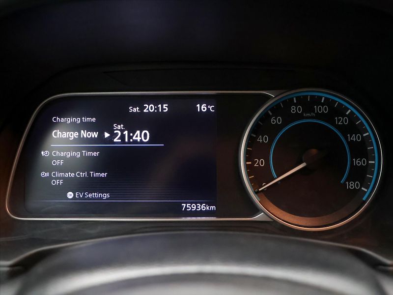 Nissan Leaf 110kW N-Connecta 40kWh - fotka 16 z 32