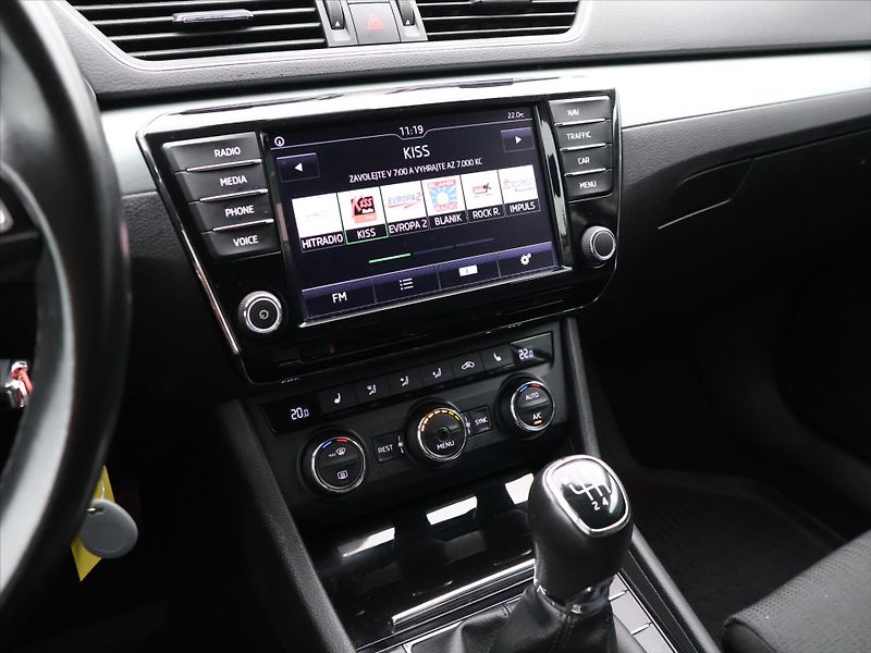 Škoda Superb 2,0 TDI 110kW CZ Aut.klima Nav - fotka 19 z 31