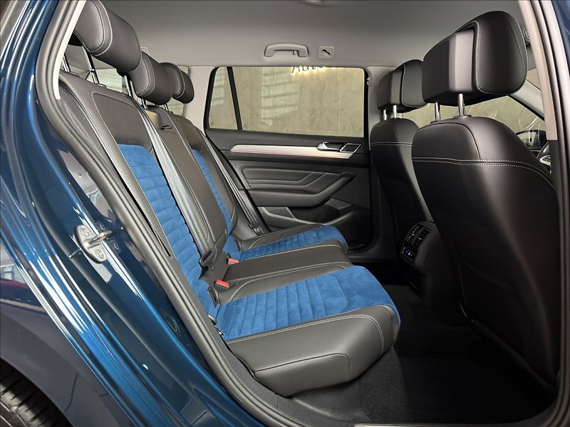 Volkswagen Passat 2,0 TSi  DSG Elegance Virtual - fotka 14 z 47