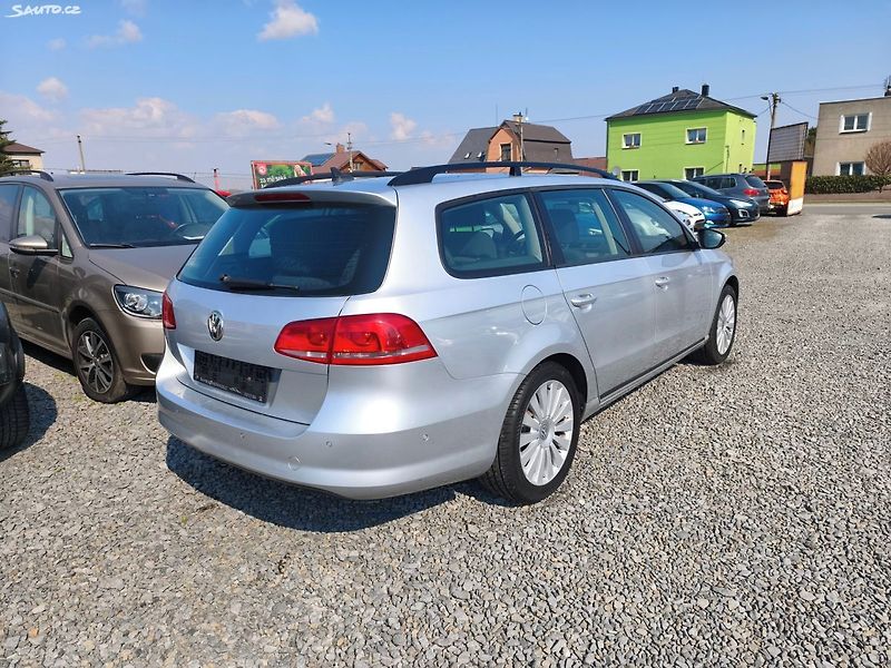 Volkswagen Passat (2011) - fotka 5 z 31