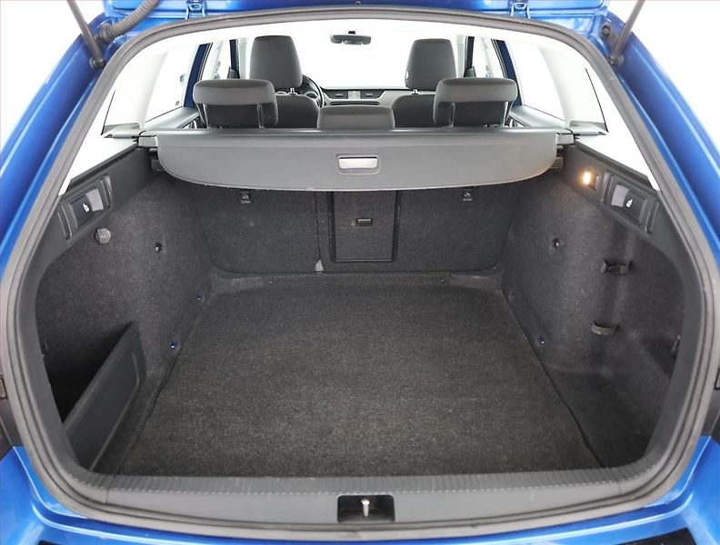 Škoda Octavia (2019) Style Plus 1.5 TSI, Navi - fotka 20 z 21