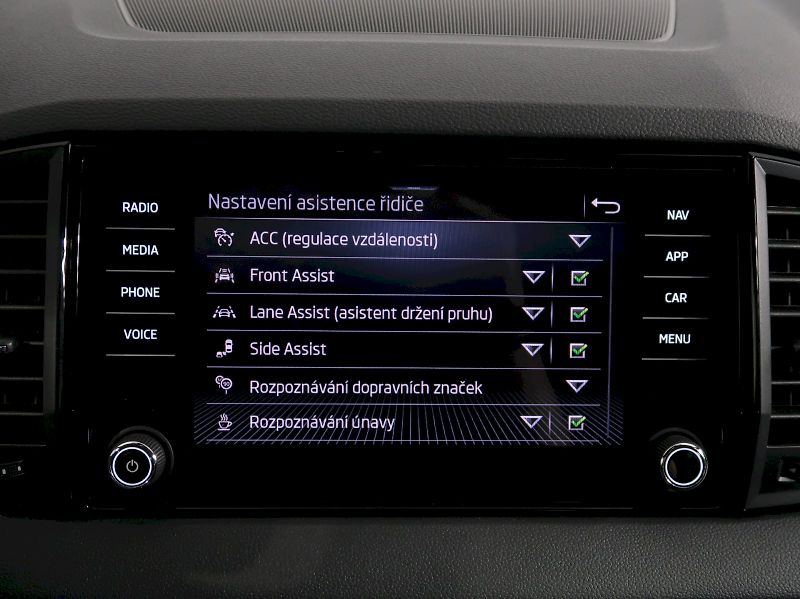 Škoda Karoq (2024) SPORTLINE 2.0TDI 110KW 4X4 DSG - fotka 16 z 35