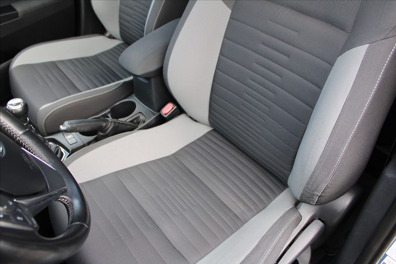 Toyota Auris 1,6 i  NOVÉ V ČR,SERVIS - fotka 21 z 30