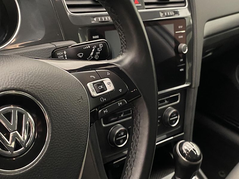 Volkswagen Golf 1.6TDI 85kW CZ - fotka 20 z 45