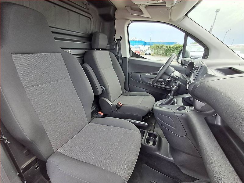 Toyota ProAce City (2021) 1.5 D4-D, ČR, 1Maj, DPH - fotka 9 z 15