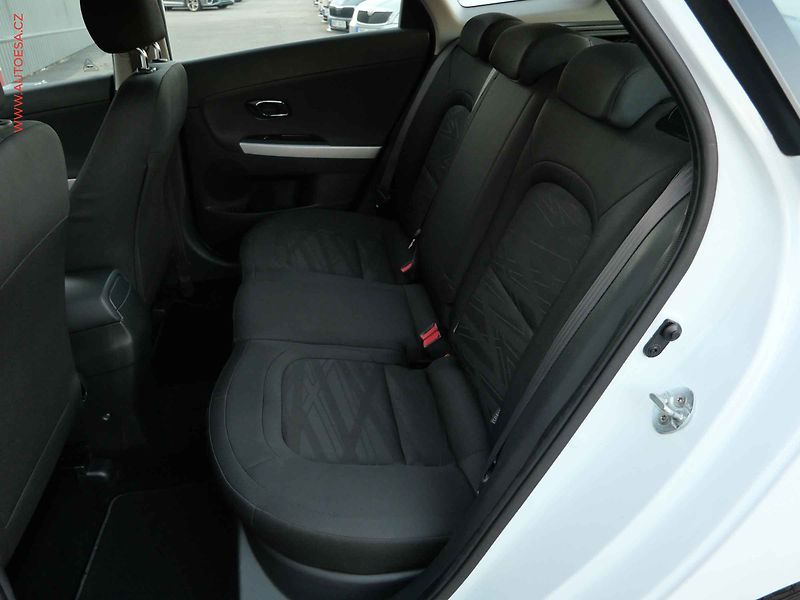 Kia Ceed (2017) 1.6CRDi, ČR, AC, tempo, park - fotka 10 z 18