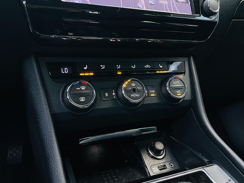 Škoda Superb 2.0TDI DSG TAŽNÉ NEZÁVISLE TOP - fotka 42 z 53