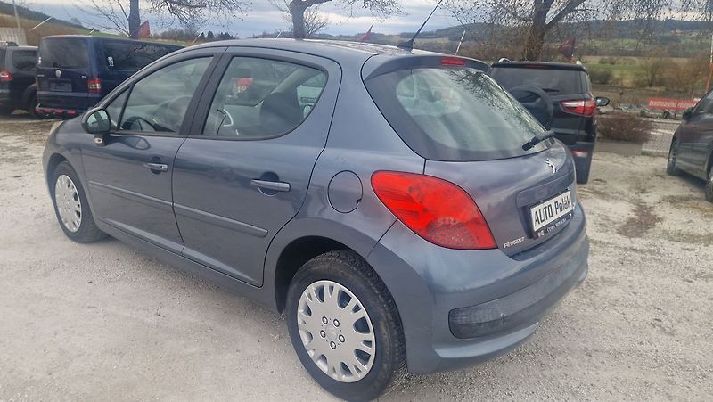 Peugeot 207 1,4 16V - fotka 4 z 10