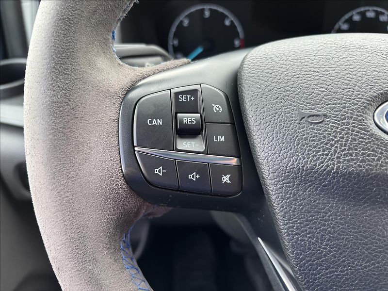 Ford Tourneo Custom 2,0 EcoBlue 125kW L2 - fotka 25 z 38