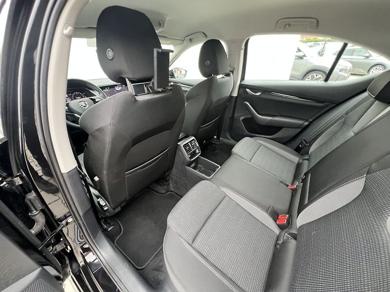 Škoda Octavia Selection 1.5 TSI 110 kW - fotka 16 z 35