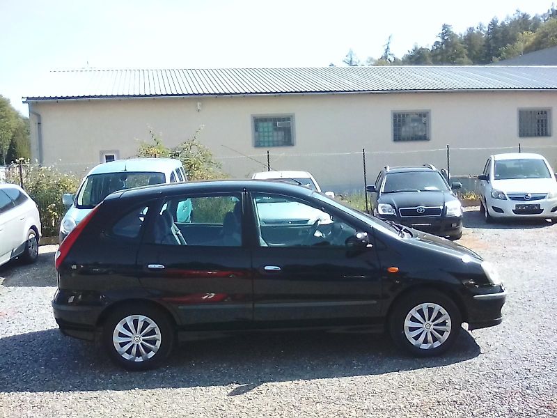 Nissan Almera Tino (2005) 1.8i 16V, kola navíc, závěs - fotka 9 z 32