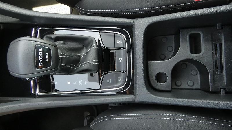 Škoda Karoq 2.0TDI 110kW Sportline 4x4 DSG - fotka 18 z 24