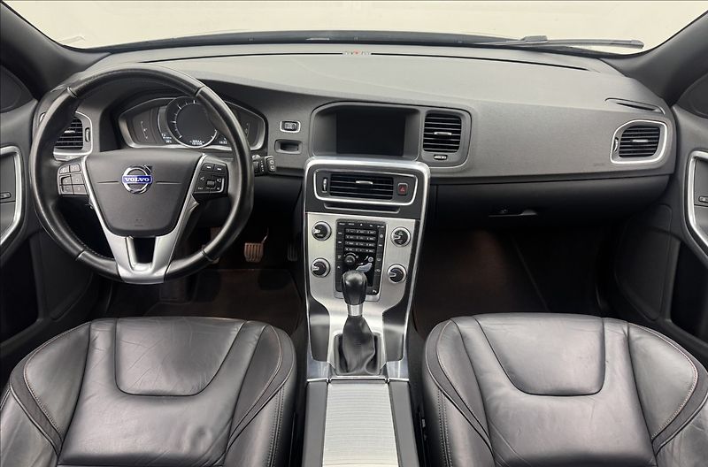 Volvo V60 1,6 D2 KŮŽE NAVI OCEAN RACE - fotka 7 z 41