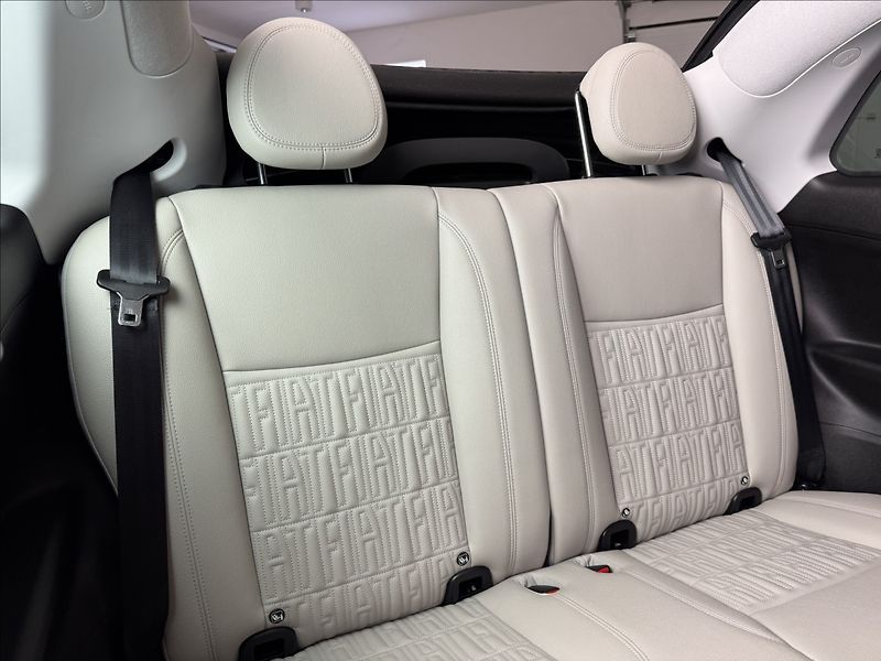 Fiat 500e La Prima Kamera LED Assist - fotka 15 z 44