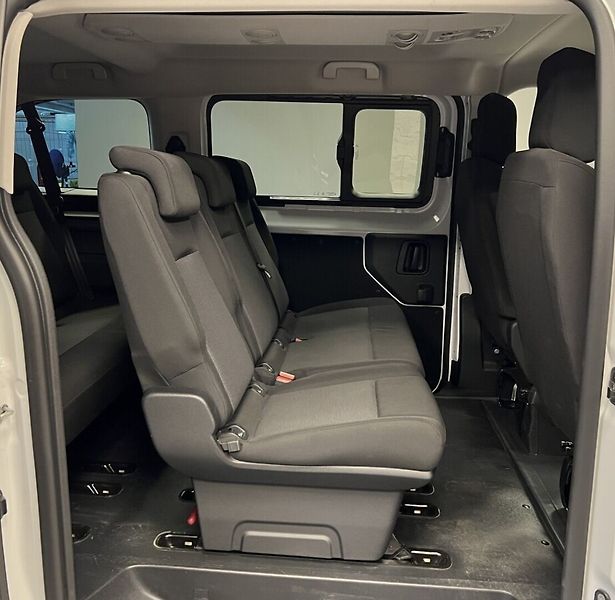 Toyota ProAce Verso 2,0 KOMBI L1 8 MÍST 6MT - fotka 12 z 16