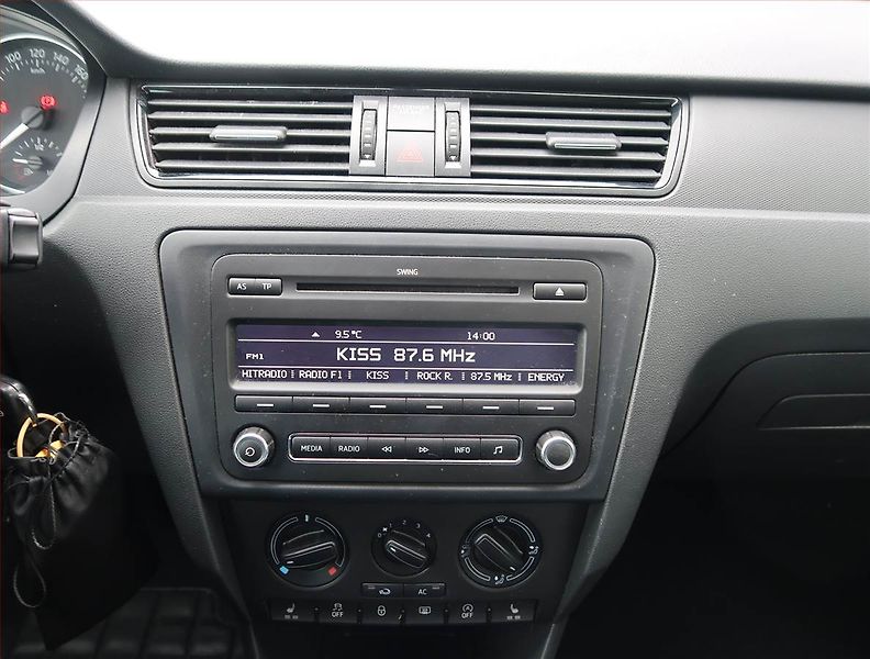 Škoda Rapid (2013) 1.2 TSI, Serv.kniha, Tempomat - fotka 12 z 14