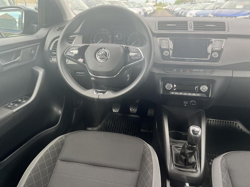 Škoda Fabia 1.0TSi 70kw KAMERA TEMPOMAT - fotka 17 z 43