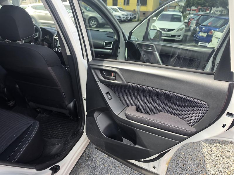 Subaru Forester 2.0 i AWD TZ Kamera  - fotka 16 z 19