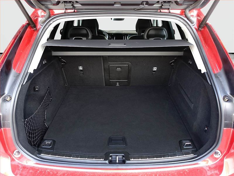 Volvo XC60 (2018) Momentum D4 AWD, 4x4, AUTOMAT - fotka 14 z 23