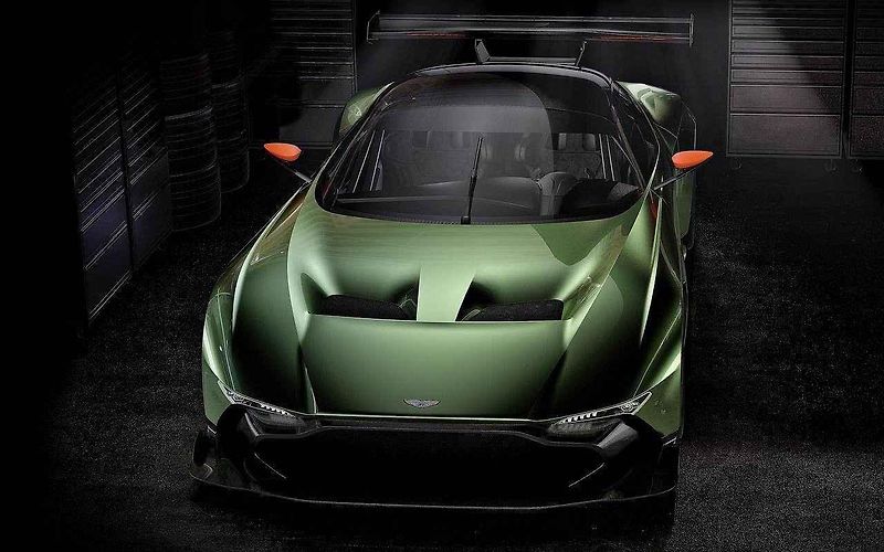 Aston Martin Vulcan homologovaný pro silniční využití.