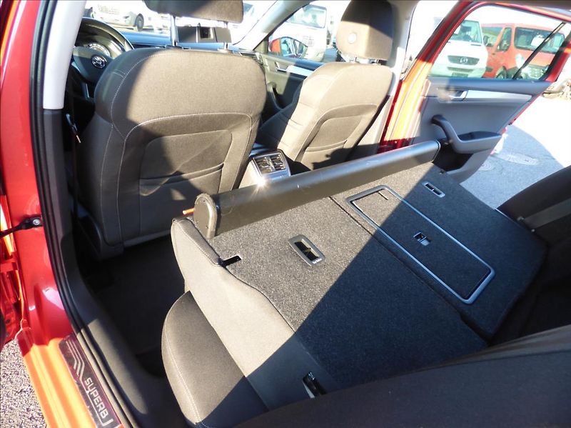 Škoda Superb 2,0 TDI DSG,Bi-Xenon,model 201 - fotka 17 z 45