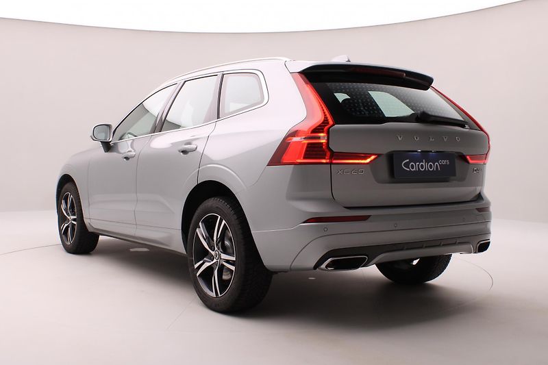 Volvo XC60 D4 AWD R-DESIGN REZERVACE - fotka 10 z 44