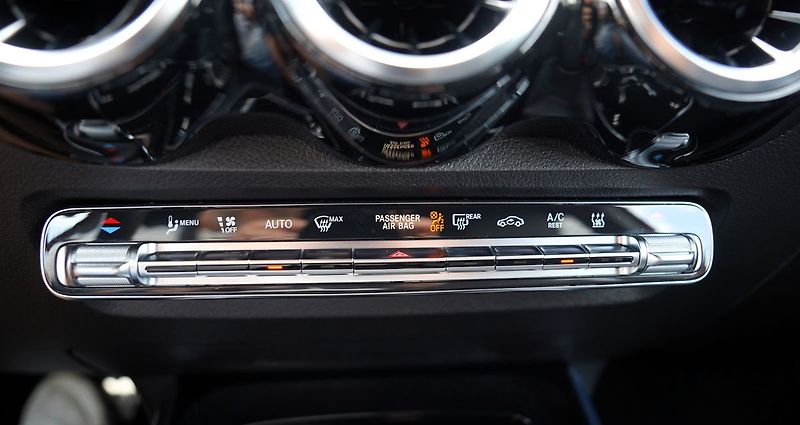 Mercedes-Benz GLB 200d 4Matic/AMG/AT/150 PS/Led - fotka 41 z 41