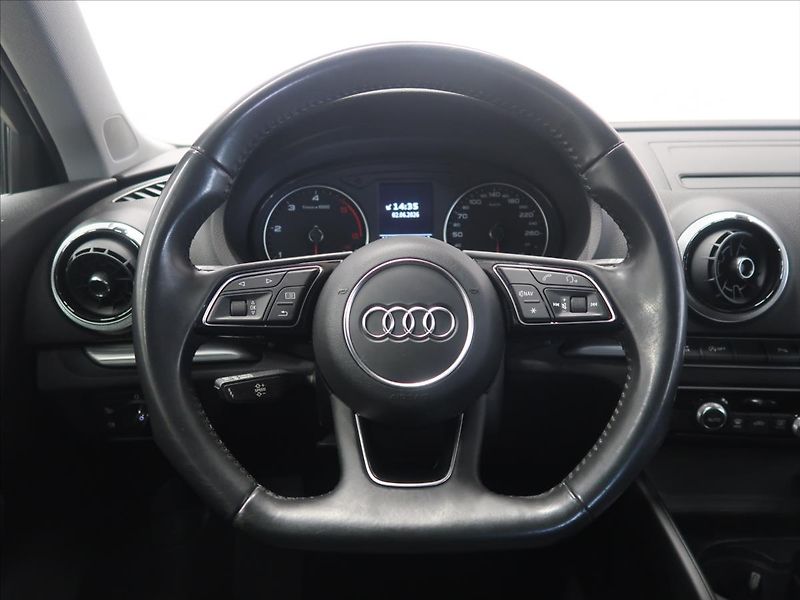 Audi A3 2,0 TDI S-line 1.majitel - fotka 23 z 38
