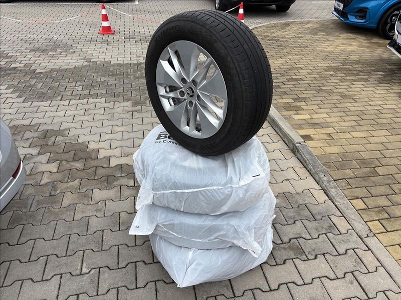 Škoda Octavia 2,0 TDI 85kW Ambition MAN - fotka 13 z 31