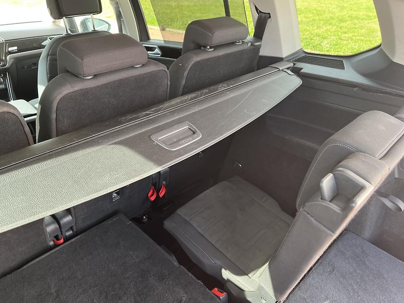 Volkswagen Touran 1.4 TSi R-Line Highline 110 kW - fotka 29 z 35