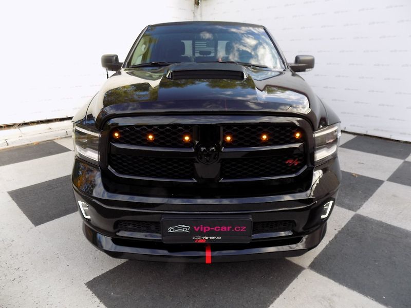Dodge RAM 1500 (2022) 5.7 HEMI/CREW CAB/ČR/DPH/LED/ - fotka 4 z 40