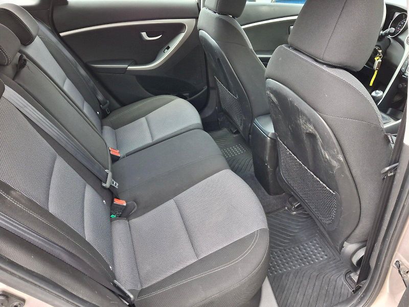 Hyundai i30 (2015) Kombi - fotka 14 z 31