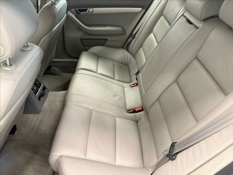 Audi A6 Avant 2,8 i V6 AUT PRAVIDELNÝ - fotka 15 z 17