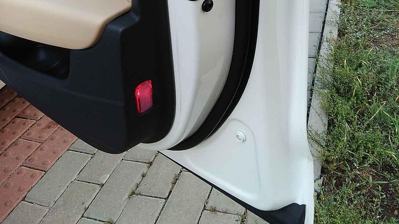 Témeř 5 metrů dlouhý sedan skýtá dostatek pohodlí pro celou posádku