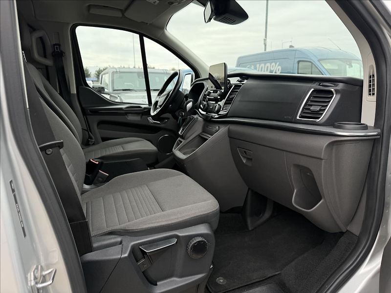 Ford Tourneo Custom 2,0 EcoBlue 136kW Titanium Aut - fotka 16 z 27