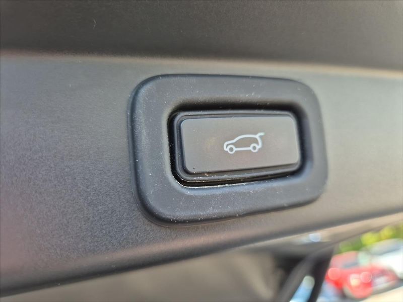 Land Rover Range Rover Sport 3,0 D300 HSE Dynamic - fotka 13 z 19