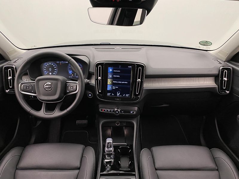 Volvo XC40 B4 AWD INSCRIPTION AUT CZ - fotka 2 z 42