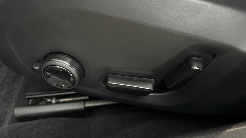 Volvo V90 2.0 B5 AUT Plus Dark - fotka 21 z 31