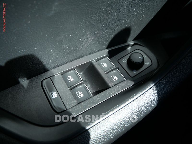 Škoda Karoq (2019) 1.5 TSi, Ambition, DSG, panor - fotka 14 z 21