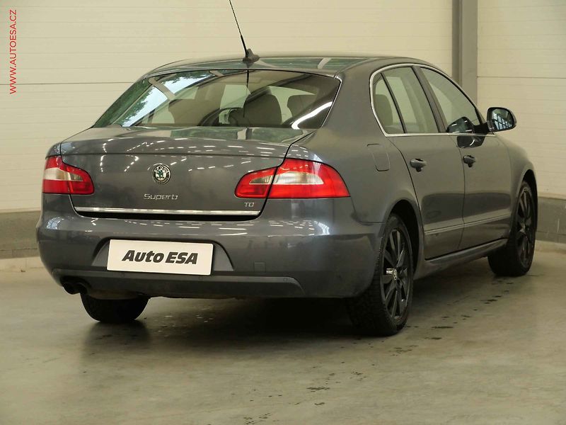 Škoda Superb (2009) 2.0 TDi, ČR, Xenon, AC - fotka 4 z 23