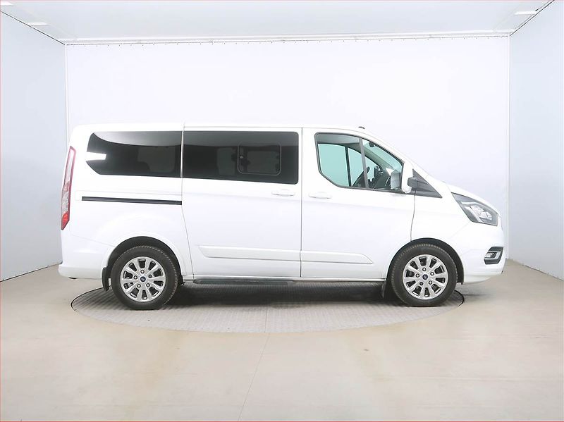 Ford Tourneo Custom (2018) Titanium 2.0 EcoBlue, ČR - fotka 6 z 20