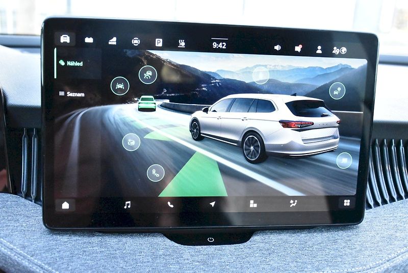 Škoda Superb (2025) COMBI PHEV 1.5 TSI 150kW DSG - fotka 10 z 29