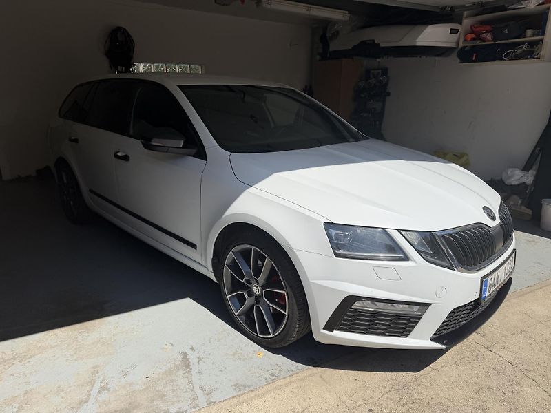 Škoda Octavia RS-4X4-AUTOMAT-SERVIS-TOP-ČR - fotografie inzerátu